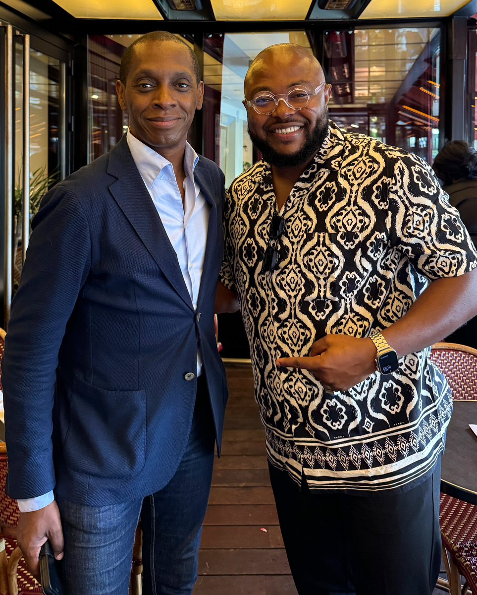AlainAnzara's tweet photo. Rencontre Inspirante avec Claudy Siar pour l'Akan Festival Paris : Valorisation des traditions et Cultures Africaines et Afro-descendantes. 

Déterminé à faire 2 cette 1ere édition 1 succès retentissant, j’ai eu l’honneur 2 rencontrer Claudy Siar pour lui exposer notre vision 🦅 https://t.co/RRgeMjl49Z