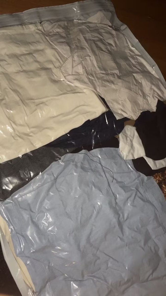 Zctrss's tweet image. ini plastic bag buat vacuum kok lama2 bocor yak?  Ga singset kek awal di vacuum