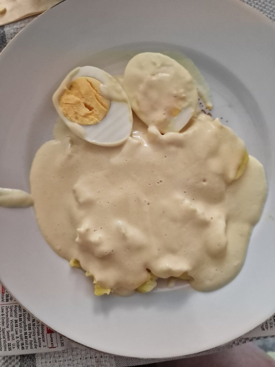 So heute habe ich es geschafft endlich mal Senfeier nach Omas Rezept zu machen. Wenn ich das als Kind gerne gegessen habe, muss jemand mit Knüppel hinter mir gestanden haben. Ne gibt's hier nie wieder. 🤮