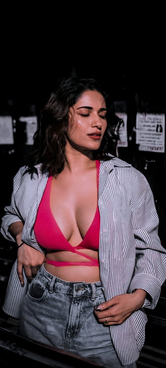 AAnand_Gandham's tweet photo. Arey NijamGa ippude Chusina Raa 🥵 
 
Raaaamppp Anthe 💥🥵

Kavalante Comment Cheyandi DM chestha Pakka 🔥🔥🔥 https://t.co/AFIMlfXrBz