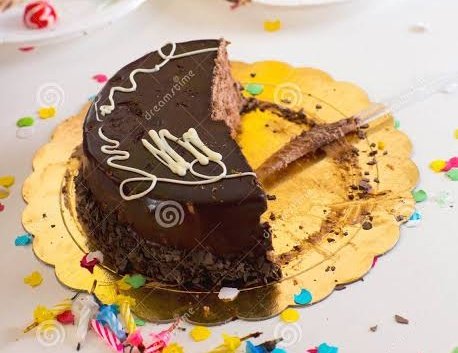 mainbhiengineer's tweet photo. Happy Birthday Nirmala Sitharaman mam, I worked hard to buy a full cake for you but since you already took 31.2% tax + 18% gst from it, this is what I got. https://t.co/86oRBGqMsO