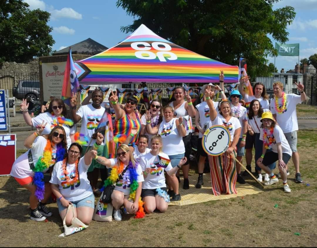 Shout out to everyone who attended Medway Pride. Great day, great company, and great to be promoting <a href="/coopuk/">Co-op</a> at these events. Special shout to Roxanne for making it all possible. #coopradio <a href="/LauraParryCo_op/">Laura Parry</a> <a href="/_chloeduxbury/">chloe duxbury ✌</a> <a href="/coopukpress/">Co-op Press Team</a>