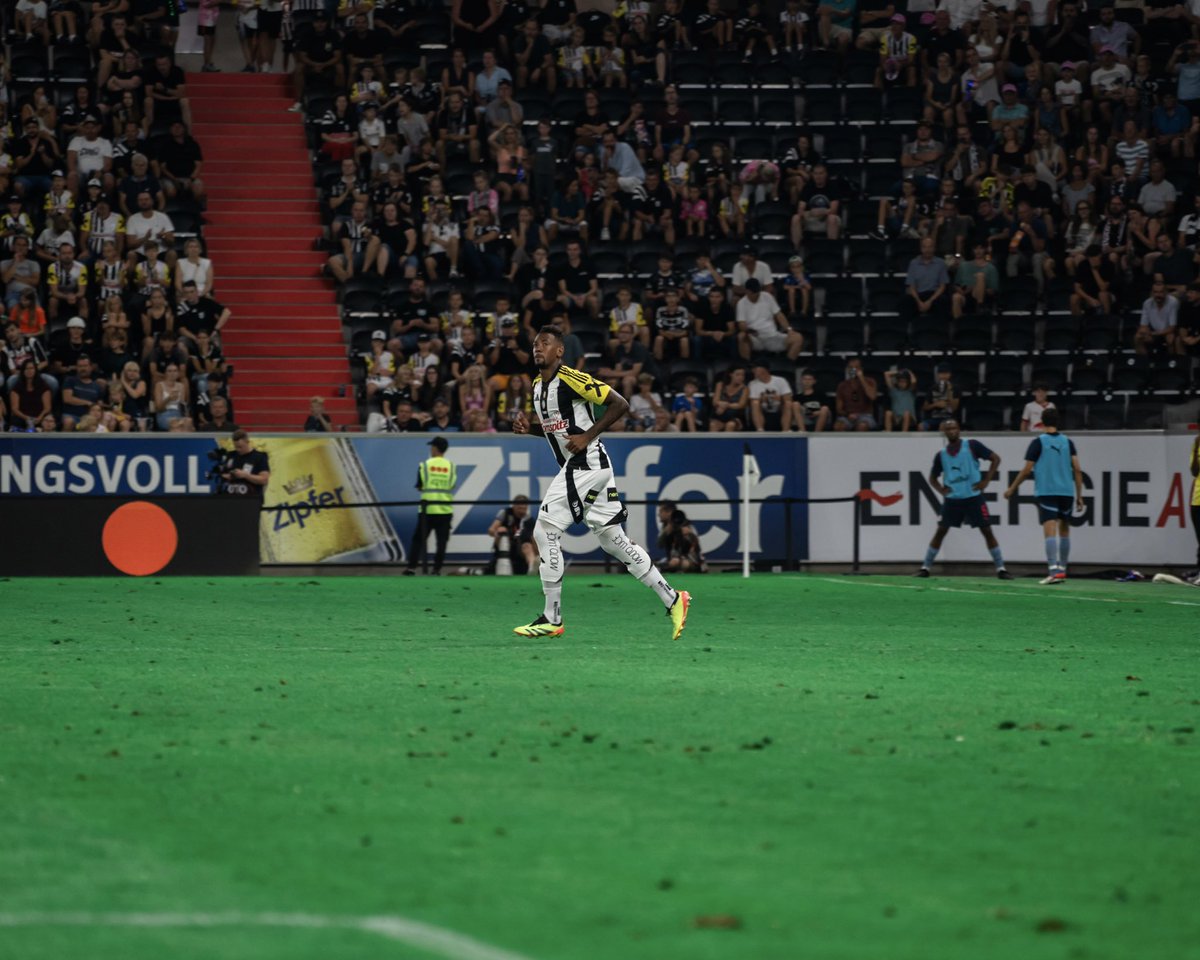JeromeBoateng's tweet photo. Big thank you to all the fans for the incredible welcoming yesterday! I’m super happy to be finally back at it 🙏🏽⚽️💪🏽 https://t.co/pqgJVBijaw