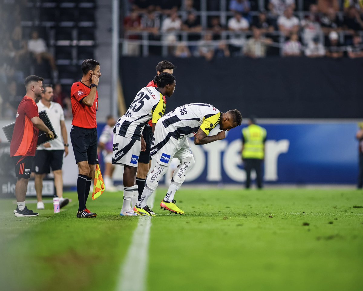 JeromeBoateng's tweet photo. Big thank you to all the fans for the incredible welcoming yesterday! I’m super happy to be finally back at it 🙏🏽⚽️💪🏽 https://t.co/pqgJVBijaw