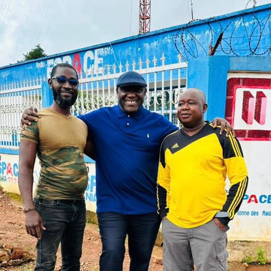 ◽️Aujourd’hui, j’ai eu le plaisir de rendre visite au Directeur Général de 𝐑𝐚𝐝𝐢𝐨 𝐄𝐬𝐩𝐚𝐜𝐞 𝐊𝐚𝐧𝐢𝐚 à Kindia.

#HadafoMedias #culture #musiquelocale #collaboration #RadioEspaceKania