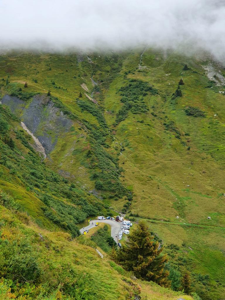 felixmattis's tweet image. Dry, 12⁰C and quite some tailwind over the top of Col du Glandon for now. #TDFF2024