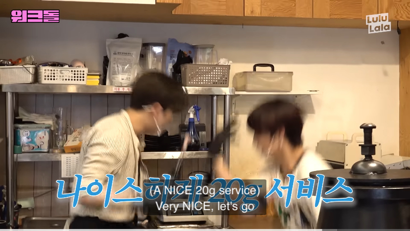 teume! sender udah nonton lebih dari 5x dan baru nyadar kalau mereka nih cuman berdua tapi rame banget ya 😔