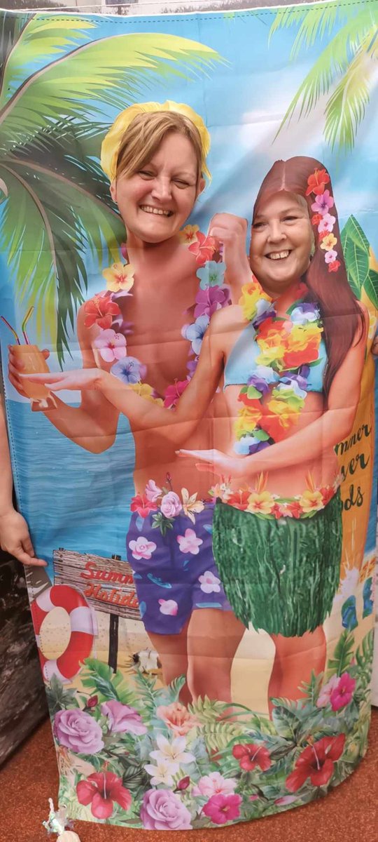 SueLync92346846's tweet photo. @WeArePendleview Hurstwood ward,enjoyed their summer/Carers garden party there was lots of games, prizes, food,fun and laughter patients Carers families and staff really enjoyed the afternoon, special guest Che singing on her ukulele and a special thanks to all staff x https://t.co/vxYb2rfGGW