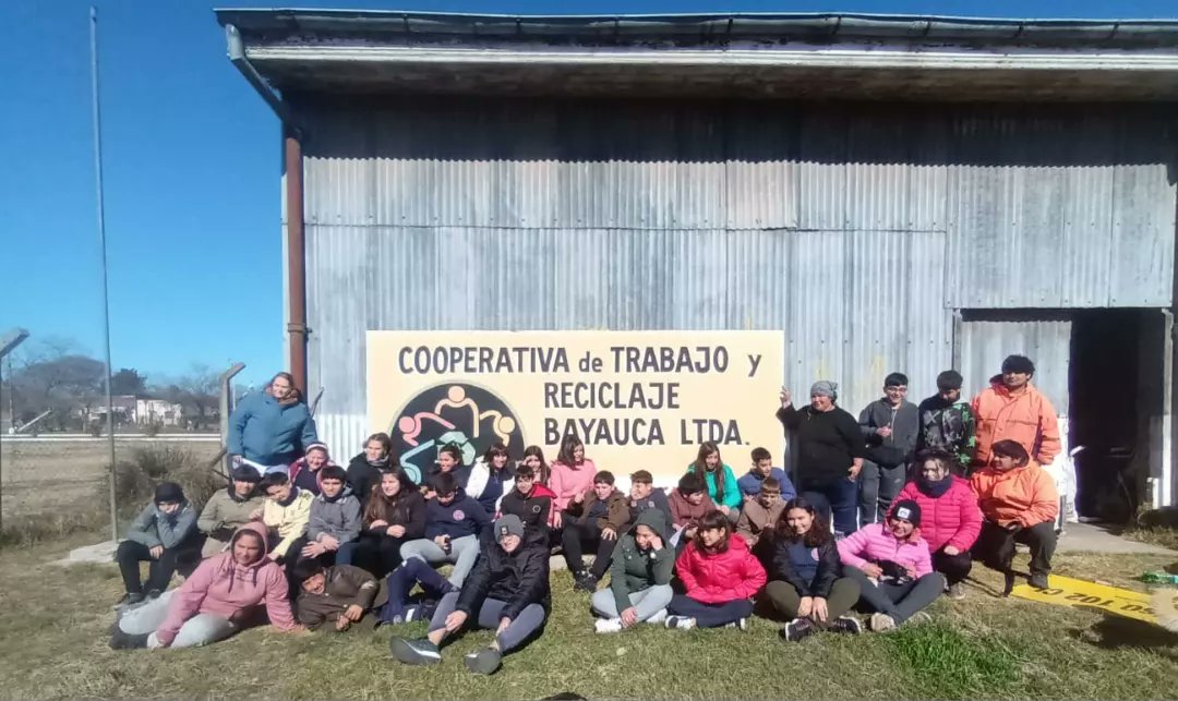 Educación y cooperativismo siempre deben ir de la mano.
Muchas gracias a los alumnos de la Secundaría E.E nr°6 de Bayauca por la visita a nuestra coope!