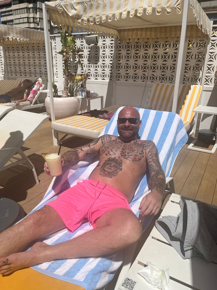 Benidorm never disappoints!
Few Pina Colada's before the City match 🩵🩵