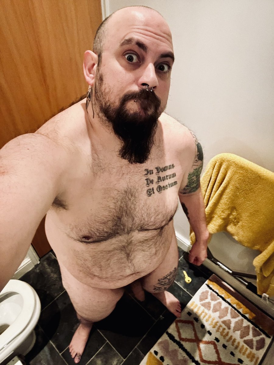 nwbear88's tweet photo. Help. This hangover is killing me https://t.co/VePpkxTyhU