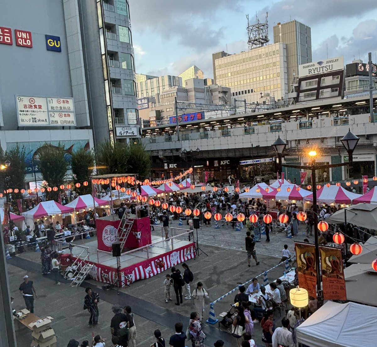 mu4324's tweet photo. おかちまちパンダ広場🐼
盆踊り終了してから、
柳町小学校盆踊りに行って、
少しだけ踊れた。
最後の挨拶で、小学校が改修工事に入るて言ってた。 https://t.co/40MH7akNr9