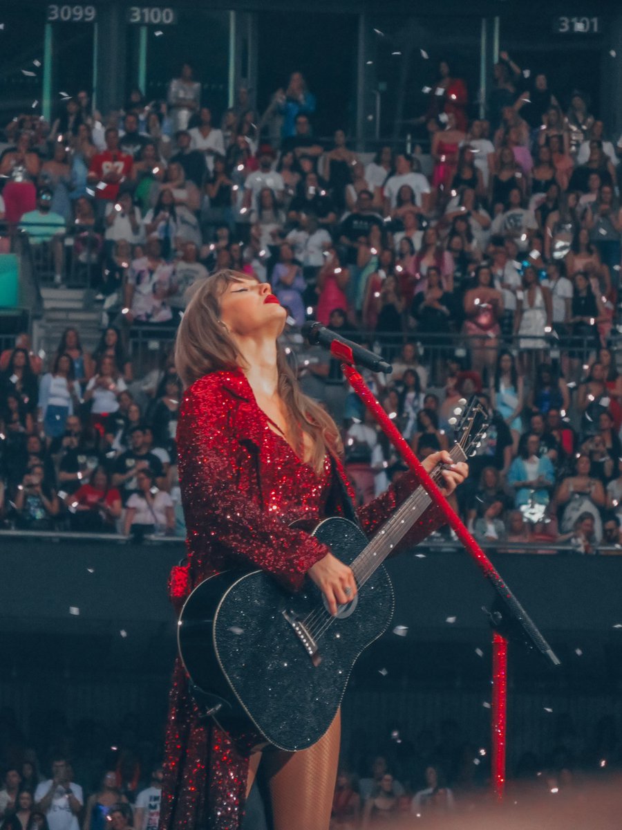 Laurel 🪩 tweet media