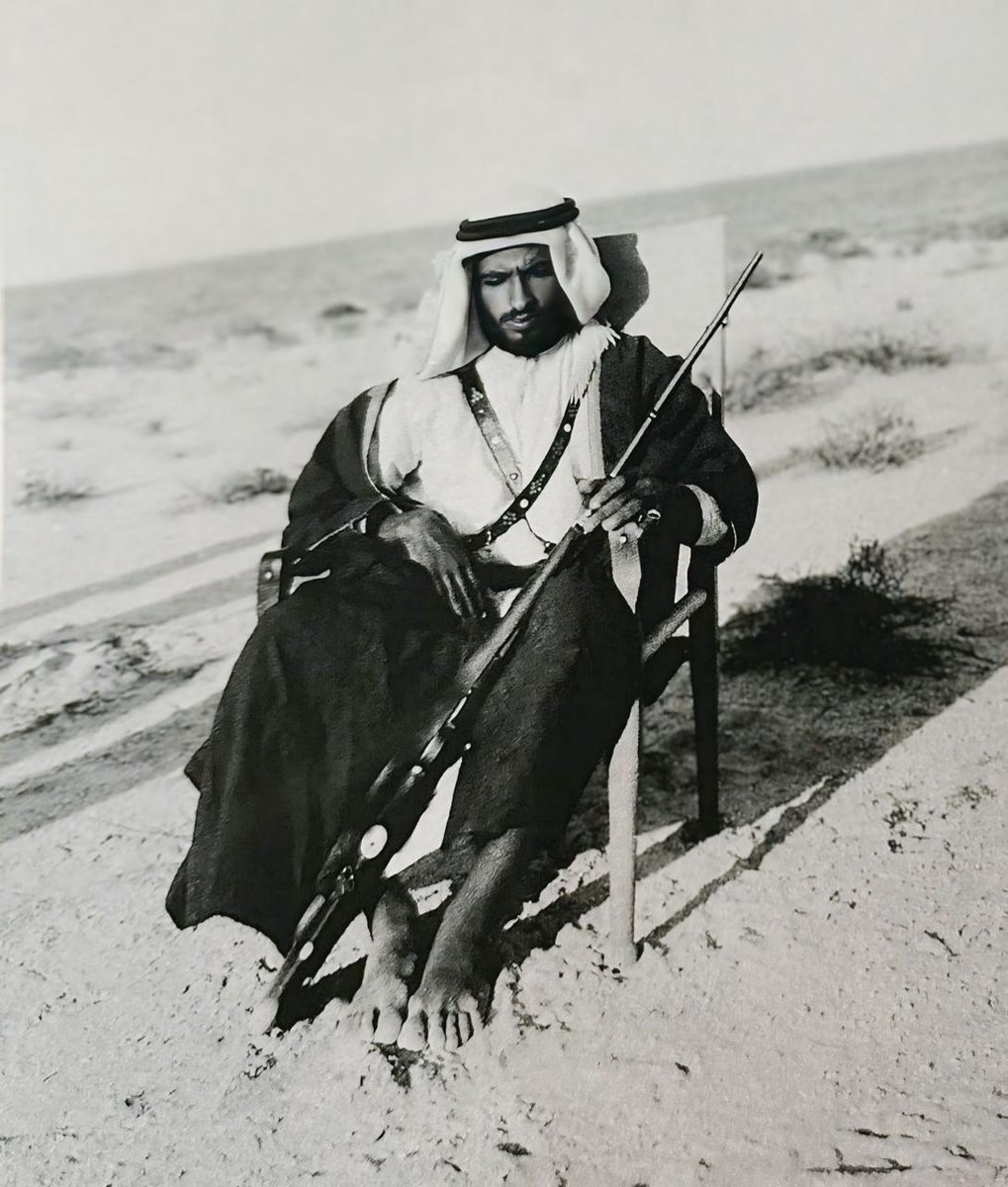 انظر إلى الصورة وستعلم كيف عمل السابقون ليصلوا بالإمارات إلى ما هي عليه اليوم. لقد بُنيت بجهد ومعاناة، وعملوا على لمّ الشمل وتكوين دولة ومجلس تعاون وجامعة الدول العربيه لنكون يداً واحدة في السراء والضراء. الواجب علينا تصفية النية والعمل على تنمية وتكملة بناء ما تم تأسيسه في