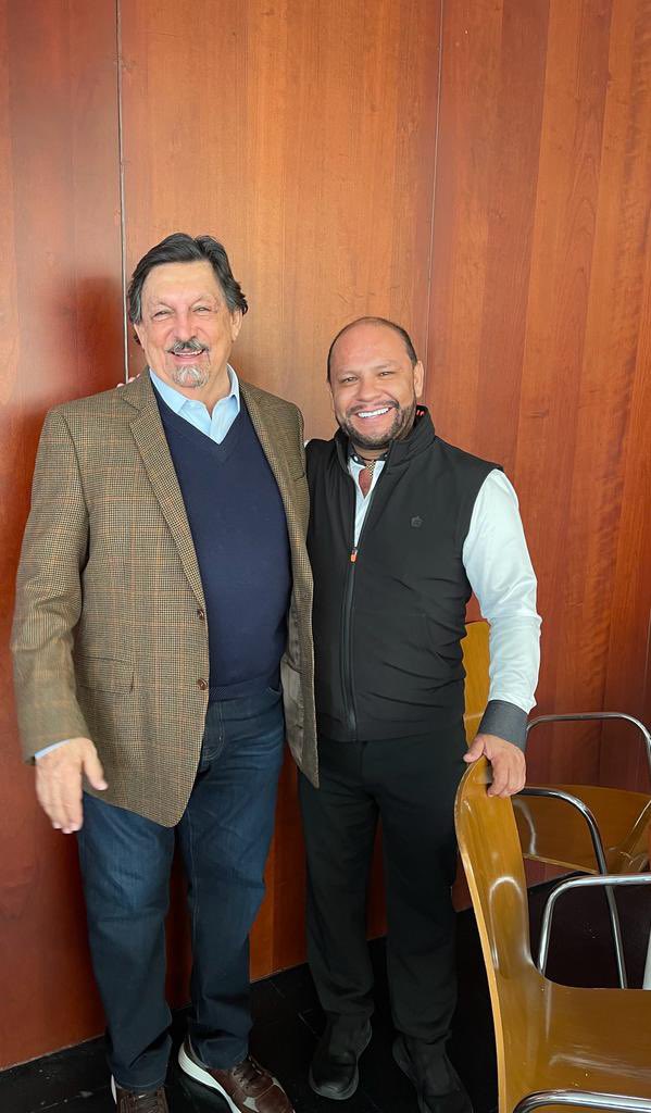 Felicitamos con mucho cariño a nuestro Líder y Senador Napoleón Gómez Urrutia por motivo de su cumpleaños. <a href="/NGomezUrrutiaMX/">Napoleón Gómez Urrutia</a> 
Deseamos que siempre esté lleno de éxitos y en compañía de sus seres queridos comparta este día tan especial! 
¡Muchas Felicidades!🎉