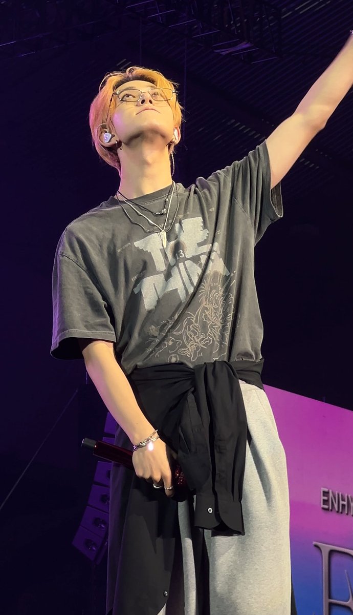ranchahm's tweet photo. Heeseung dalam hati : “KONSONAN LANGIT..” https://t.co/wJOoSjiDQJ
