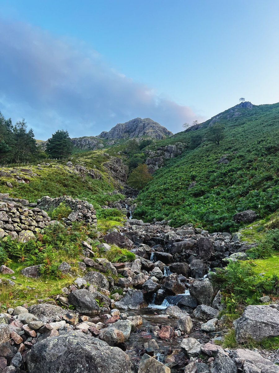 laurenemsutton's tweet photo. the sound of streams &amp; company of wildlife was what this weekends morning miles consisted of // Langdales

#LakeDistrict https://t.co/QI7I3WxHDi