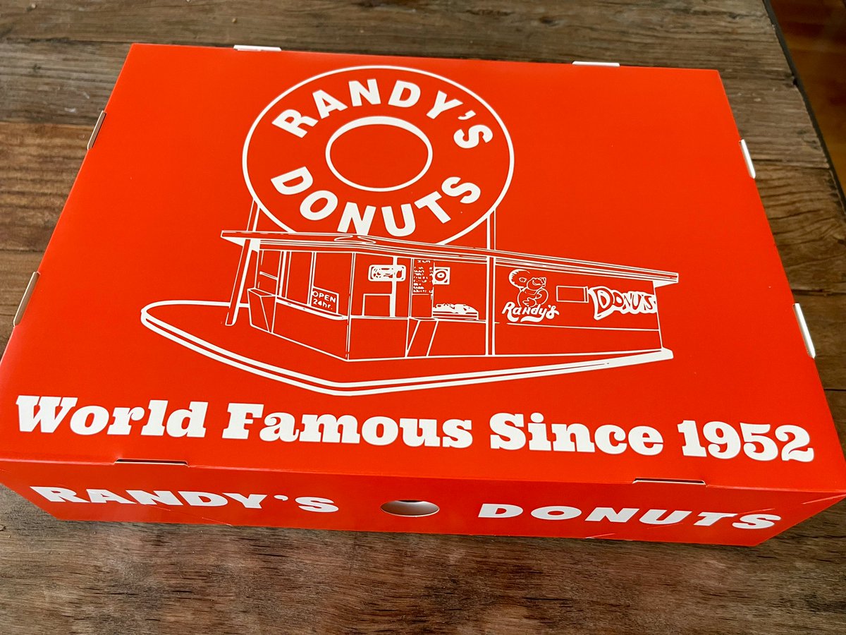 Time to see if <a href="/RandysDonutsLA/">Randys Donuts</a> live up to the hype. Not sure anything will be as good as Lard Lad’s Donuts. 
#Simpsons 🍩