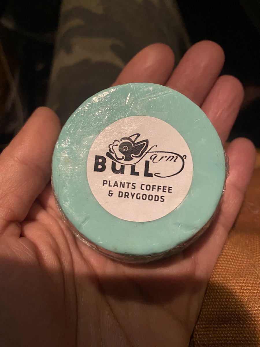 unu44unu's tweet photo. #ブルファーム
#bullfarm
#横須賀
#アガベ
#多肉植物
#フレンチブルドッグ
#ジムニーカフェ
#cafe
友達のcafé☺️
多肉植物、アガベがメインみたいですが私はコーヒー、ココアを飲みに行ってます🫢
私がhemp(麻)で編んだ鉢カバー、貝殻をあしらった鉢カバーをプレゼントしたら🎁とても喜んでくれました💜 https://t.co/cHWRPQM3Oa