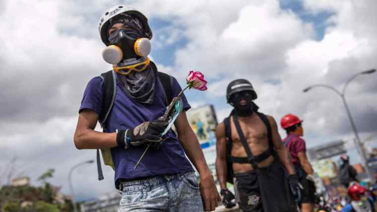 TachiraProtesta's tweet photo. PROHIBIDO OLVIDAR | El es Neomar Alejandro Lander Armas (17 de octubre de 1999 - 7 de junio de 2017) fue un joven libertario y defensor implacable de nuestra futuro en Venezuela, fue asesinado por manos de la dictadura de Maduro durante las protestas del año 2017. Su lema “LA LUCHA POCOS VALE POR EL FUTURO DE MUCHOS”. Por el y por todos nuestros hermanos caídos vamos HASTA EL FINAL!🇻🇪 FAVOR DIFUNDIR!