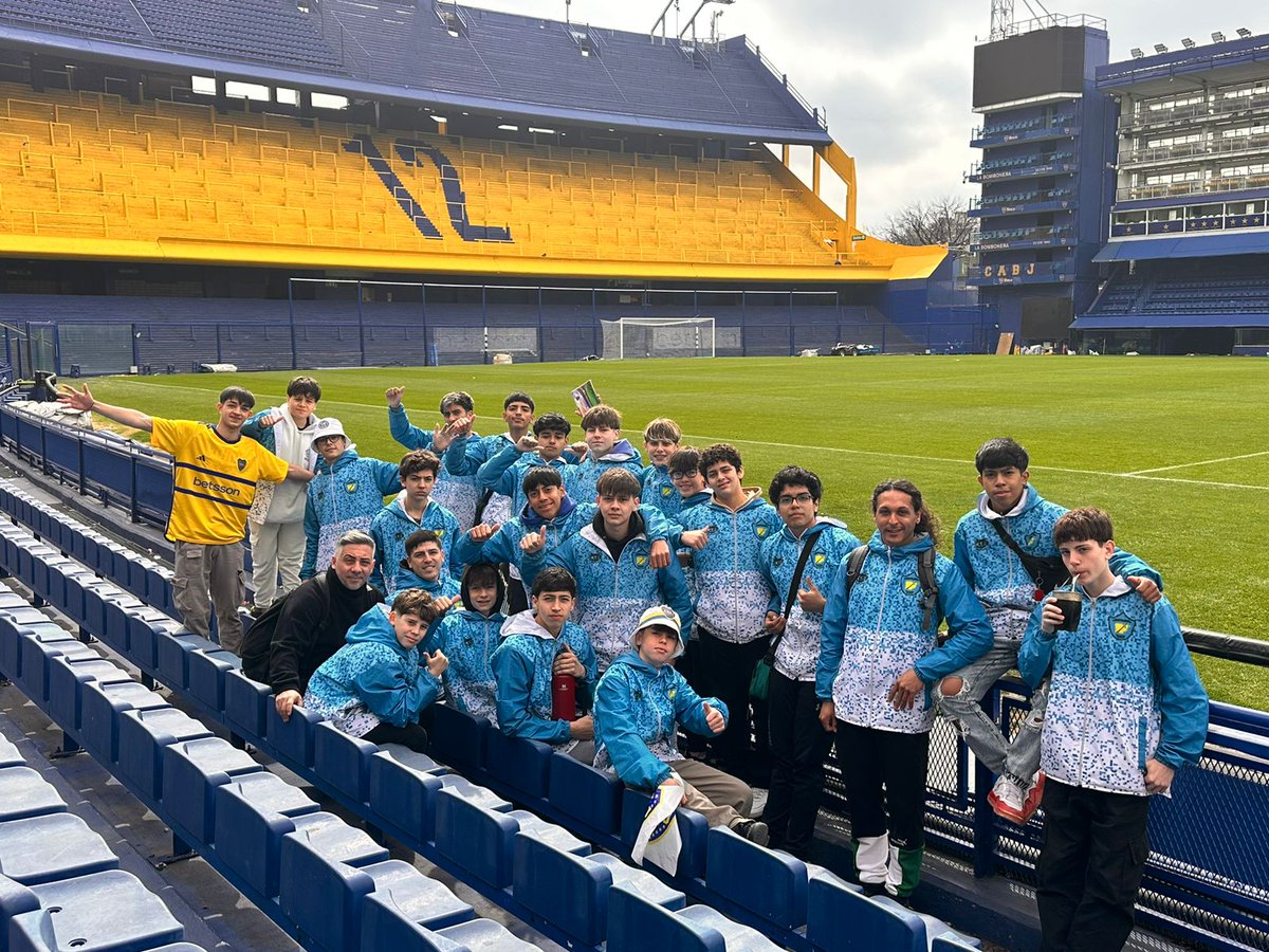 AzulyOroRawson's tweet photo. Por gestión del presidente de la Peña Azul y oro de Rawson,  Jonathan Barros, el seleccionado de Hockey de la provincia del #Chubut, pudo visitar la cancha del Club Atletico Boca Juniors . Nos encanta poder ayudar para que los chicos que no conocen la cancha puedan hacerlo. https://t.co/kAbzvy55ml