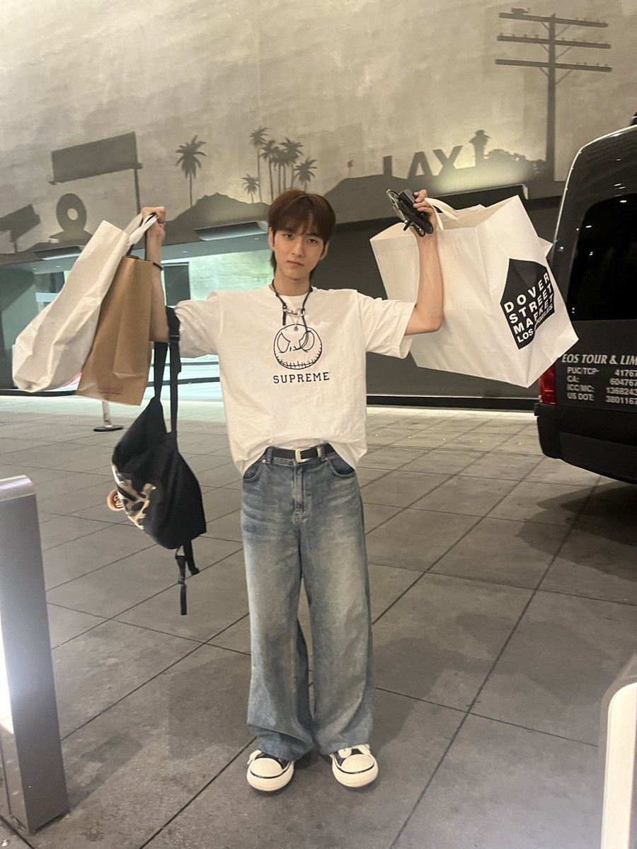 XH_official's tweet photo. 승민아…. 생일축하해…. 늦어서 미안…..😘

#건일 #Gunil
#XdinaryHeroes 
#미안하다.. https://t.co/P1tCuGpB53
