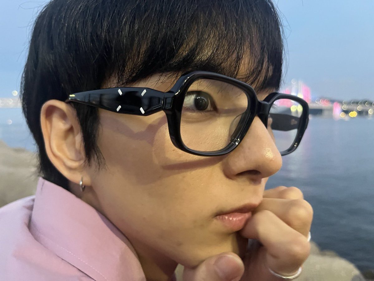 XH_official's tweet photo. 승민아…. 생일축하해…. 늦어서 미안…..😘

#건일 #Gunil
#XdinaryHeroes 
#미안하다.. https://t.co/P1tCuGpB53