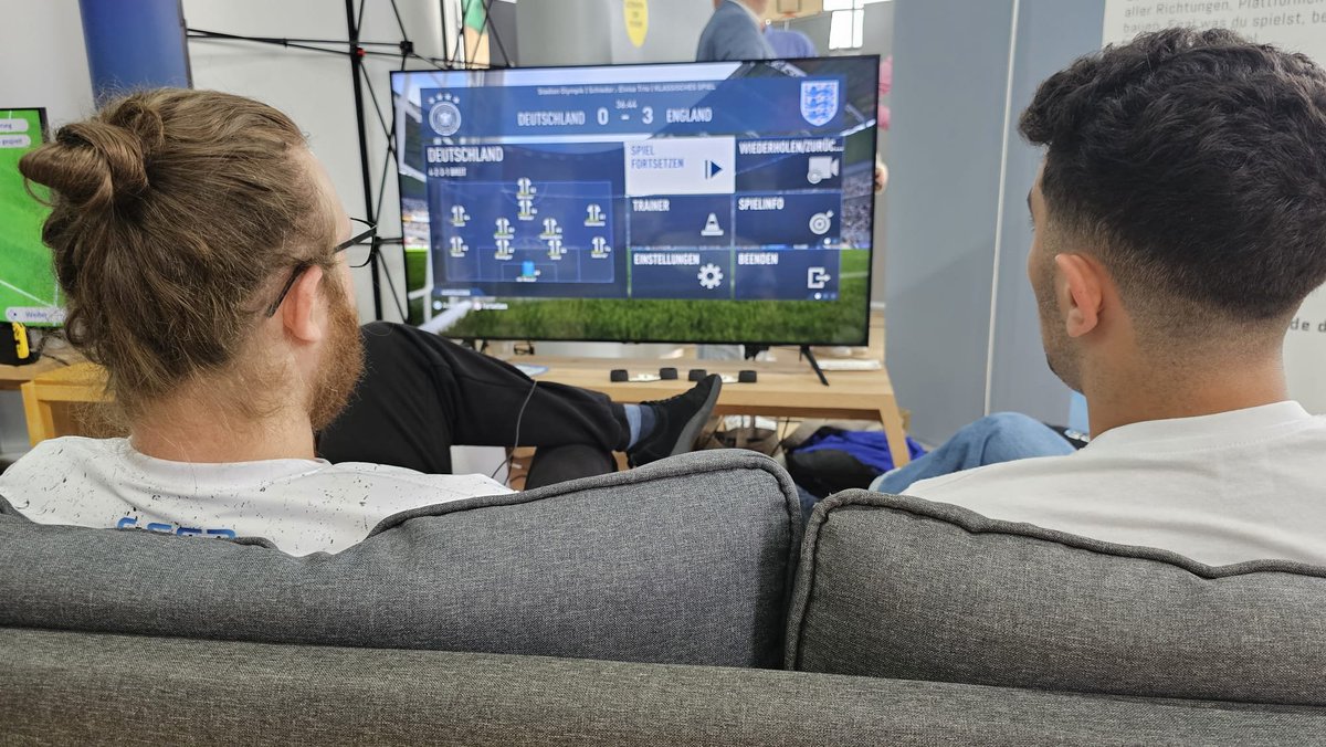 Einige Impressionen unseres heutigen Standes auf der Ausbildungsmesse beim OSC #Osnabrück 📸

Danke an Alle, die vorbeigekommen sind und die Einladung vom OSC! 🎮
Wir hatten eine schöne Zeit und hoffen, dass ihr diese ebenfalls hattet. 🤝🏼