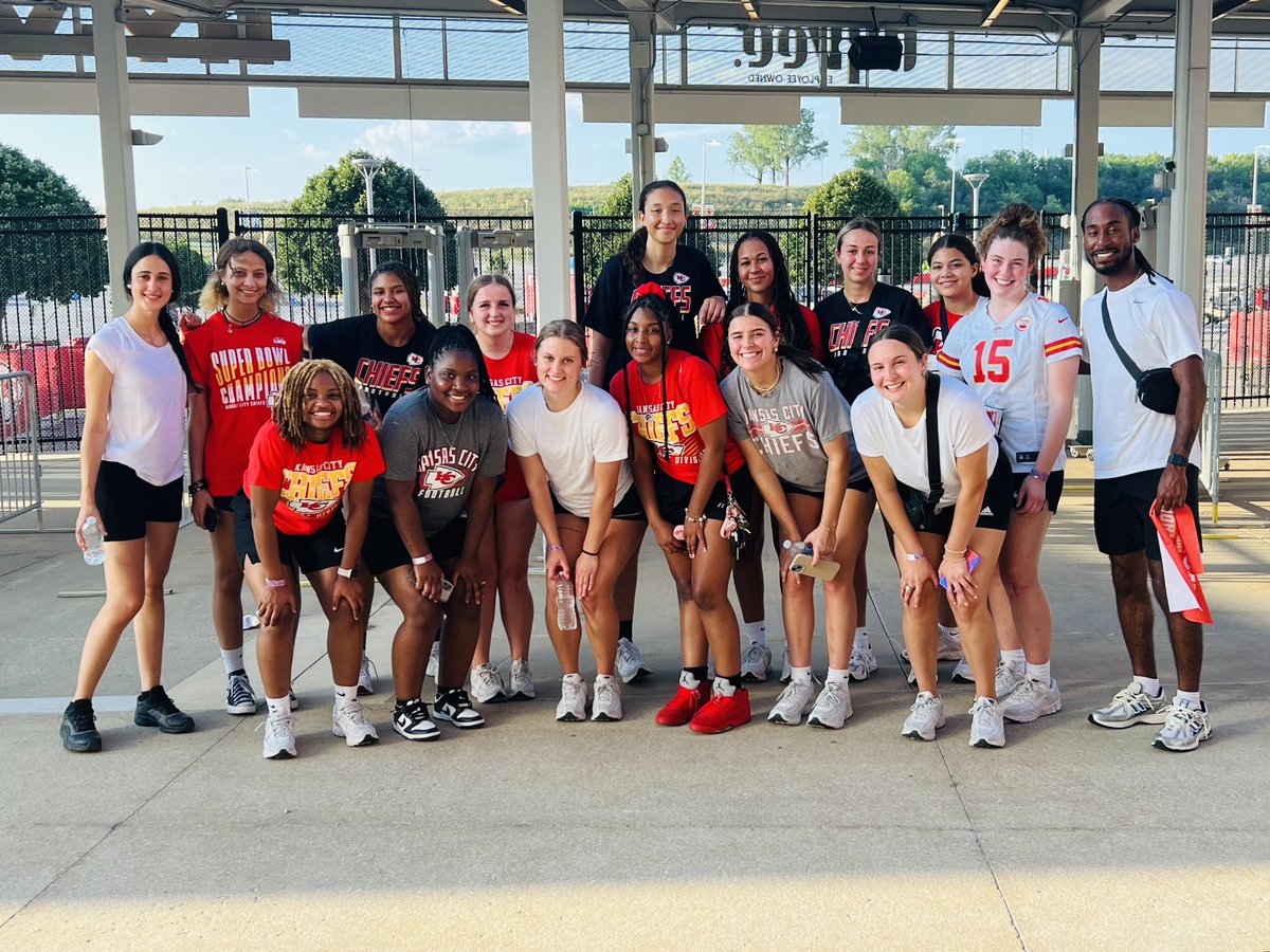 KCKCC WOMENS BBALL🏀 (@kckcc_wbb) on Twitter photo Great opportunity for our team to work <a href="/Chiefs/">Kansas City Chiefs</a> game yesterday. Thankful for this group and their great efforts!!!#AAO ❤️🤍💙 <a href="/KCKCCAthletics/">KCKCC Athletics</a> Great opportunity for our team to work <a href="/Chiefs/">Kansas City Chiefs</a> game yesterday. Thankful for this group and their great efforts!!!#AAO ❤️🤍💙 <a href="/KCKCCAthletics/">KCKCC Athletics</a>
