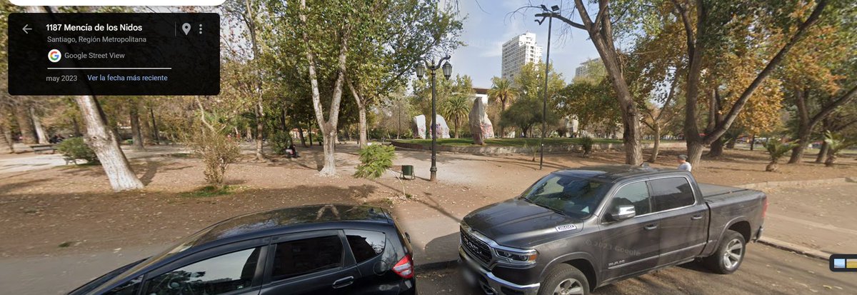 Caplevi1540's tweet photo. Hilo🧵 que muestra el abandono en que se encuentra el centro de Santiago bajo la gestión de Irací Hassler (PC):

2014   /   2023 https://t.co/aHSh0yu8nJ