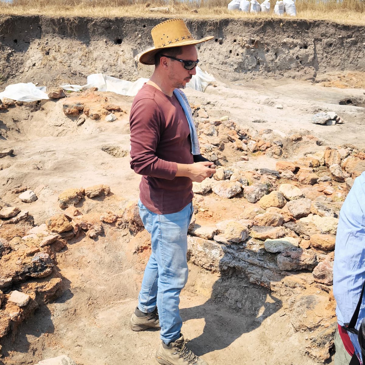 KorcaNeolithic's tweet photo. Two major trips this year:

One trip to beautiful Durrës and another one to our colleague, Dr.Goce Naumov, excavating on the Neolithic tell site Vrbjanska Čuka, North Macedonia. Thanks for having us!

#korca #neolithic #project #albania #northmacedonia #excavation #beach #trip https://t.co/H2HuSrK4qP