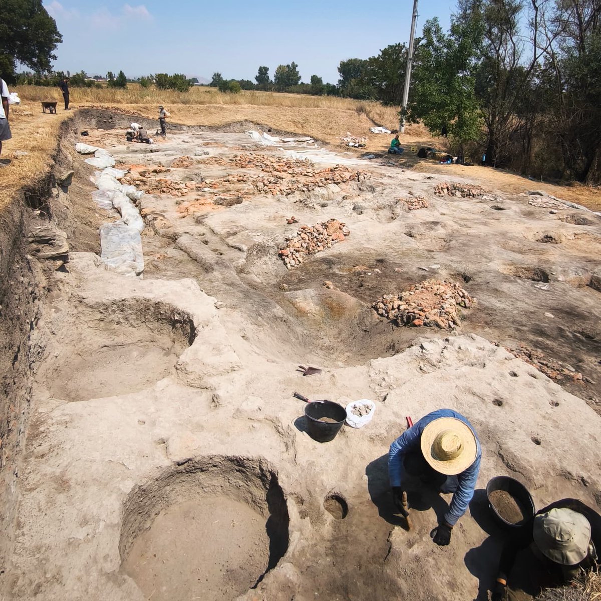 Two major trips this year:

One trip to beautiful Durrës and another one to our colleague, Dr.Goce Naumov, excavating on the Neolithic tell site Vrbjanska Čuka, North Macedonia. Thanks for having us!

#korca #neolithic #project #albania #northmacedonia #excavation #beach #trip