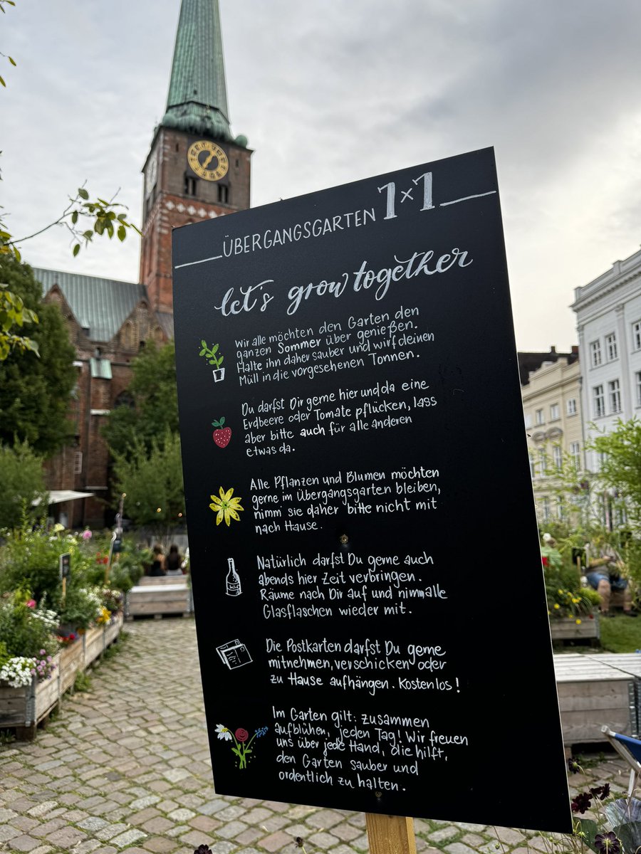 eschwege's tweet photo. Statt Plastik-Würfel  mal was sinnvolles auf dem Markt für 2026? https://t.co/LfY03lwrp3