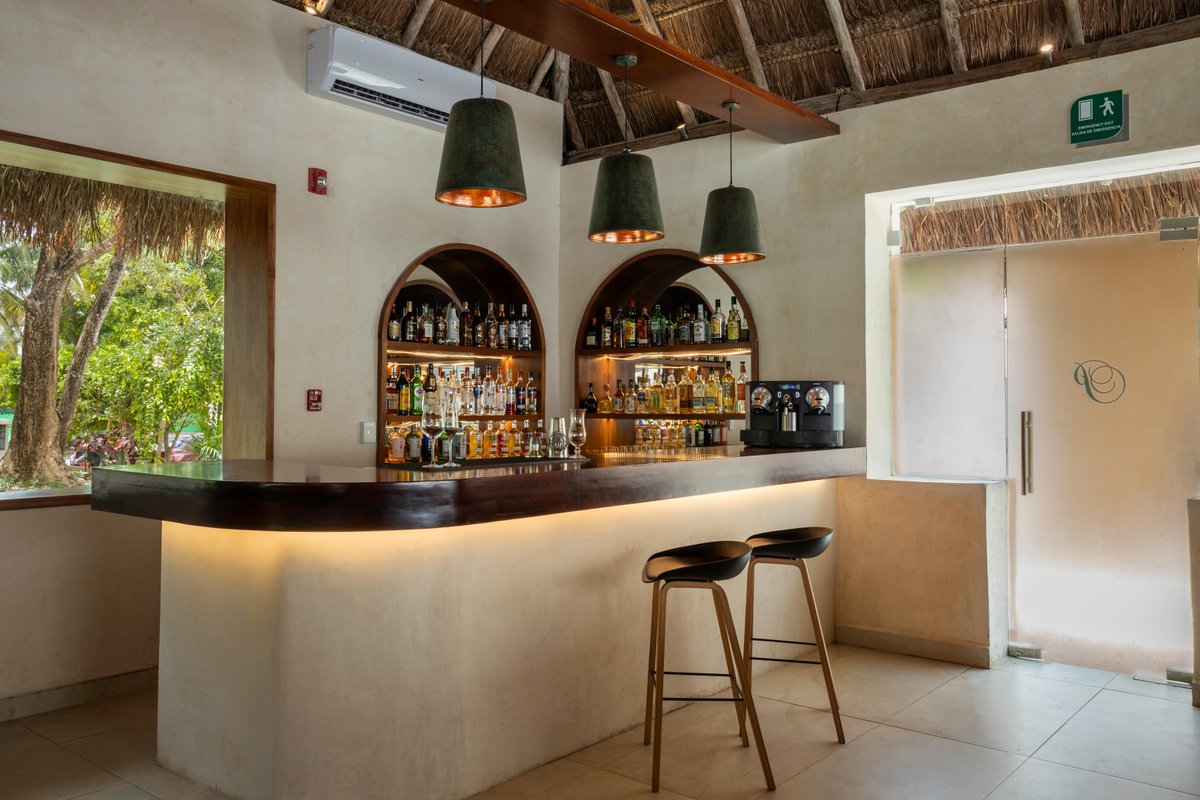 SecretsResorts's tweet photo. Elevate your experience at #SecretsAura with the refinement of our #PreferredClub bar.
Indulge in exclusive amenities & let every moment at our luxurious oasis be truly unforgettable.
Discover the allure of an upgrade that defines sophistication: https://t.co/xVrh4gj6OH https://t.co/w7rVMV8aau