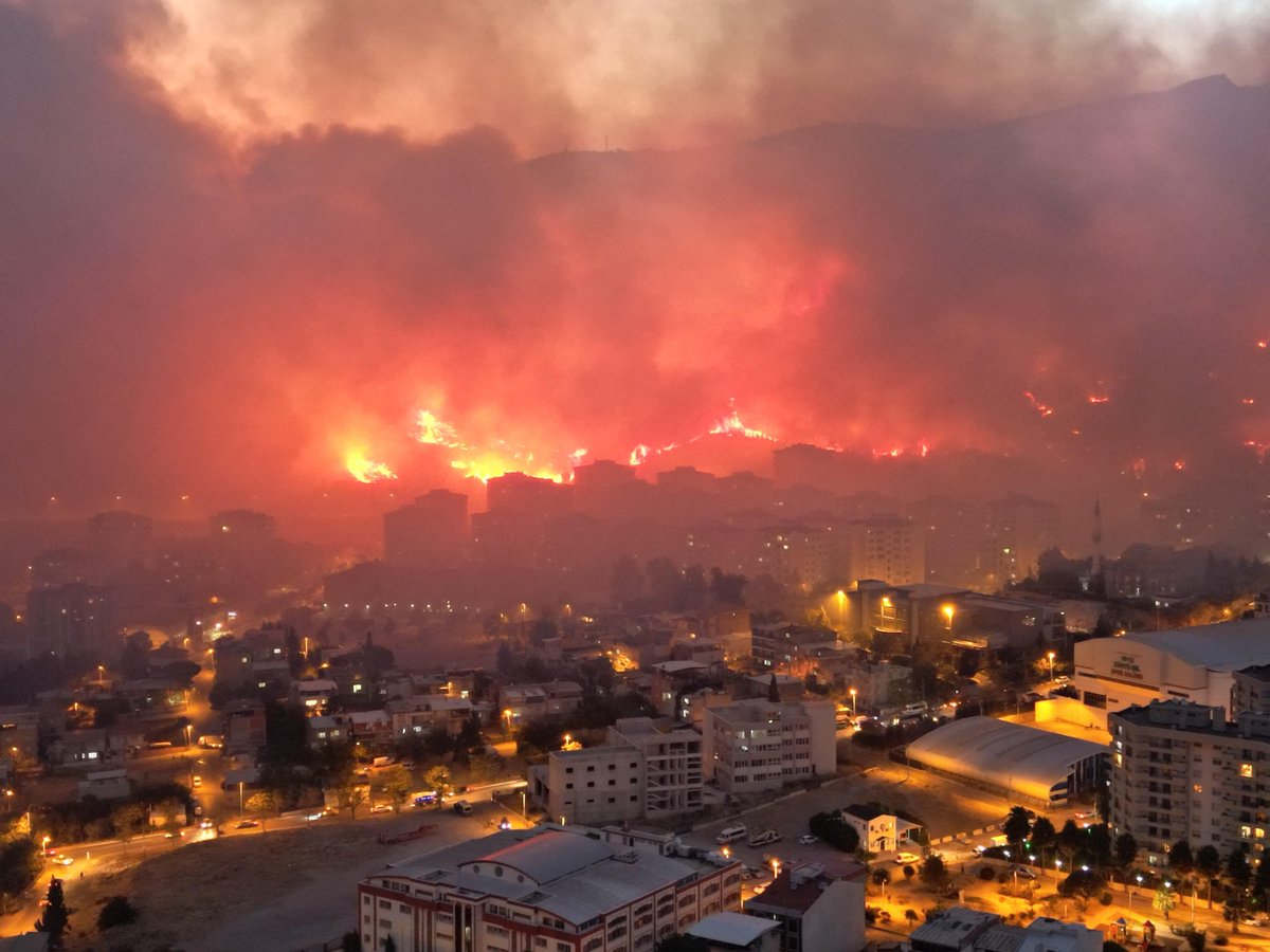 İzmir Büyükşehir Belediye Başkanı Cemil Tugay: Değerli İzmirli yurttaşlarım, desteğiniz bizim için çok önemli. Kaybettiğimiz ağaçları yeniden kazanmak için hep birlikte bir çalışma başlatacağız. 🌳🌲