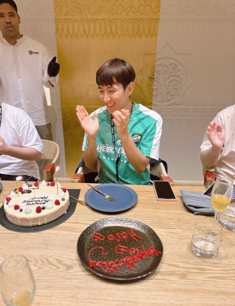 Happy birthday to Hero🍰