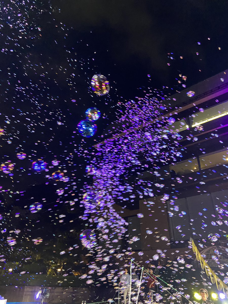 ann1951809's tweet photo. お盆明けの暑い夜にNight
bubbleを観て来たのですが
終わった後にブラボーの声が飛び交う程に感動しました✨😊

ギネスに乗ったシャボン玉おじさんとお姉さん✨

#東京Night bubble
#Hotel_Chinzanso https://t.co/Ouy4lf4cMh