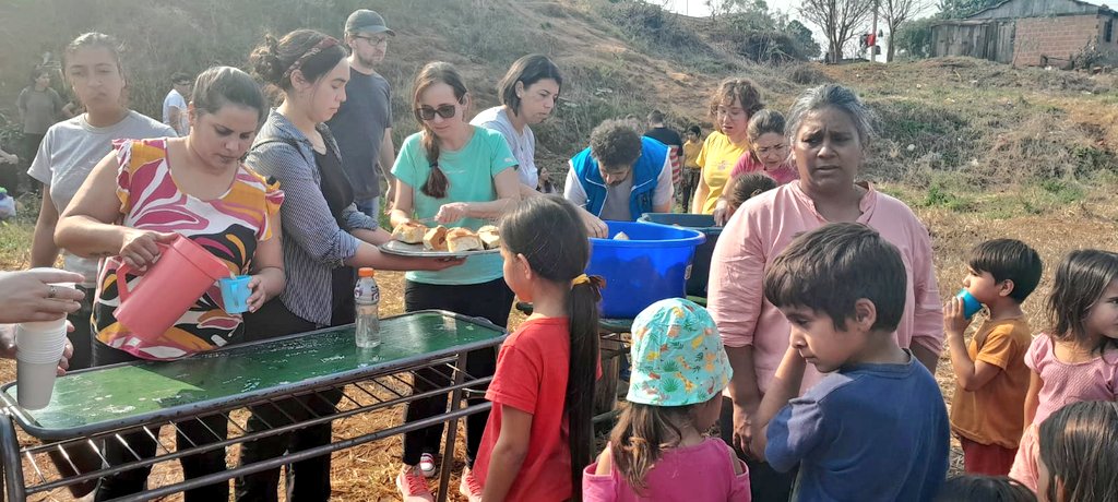 San Pedro:

Tarde de Chocolatada con facturas, juegos y mucha diversión con los niños del "Barrio la Tosquera" de San Pedro. 

¡Somos AD❤️MIS!
<a href="/cjdechat/">Christian Dechat</a>
<a href="/grillo141/">Ruben Dario</a> 
<a href="/ADOMIS_Misiones/">ADOMIS_Misiones</a>
Referentes: Maria Esther Medina, Ivana Barrios y Franco Fariña