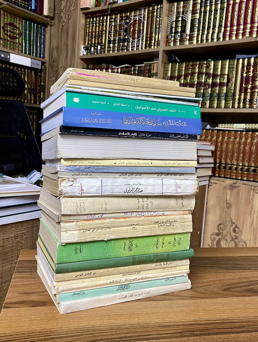 mh_baraa's tweet photo. لمَّا اقترب معرضُ الكتاب أخذتُ العهد على نفسي ألا أشتري كتابًا لضيق المكان في بيتي فلم يعد البيت يتسع لمزيدٍ مِن الكتب 🥹 ومع ذلك العهدِ ما خرجتُ منه إلا ووجدتُ نفسي قد اشتريت بعضًا من الكتب 😊
اللهم إني أسألك بيتًا واسعًا يأويني ويأوي أهلي وأولادي ومكتبتي بكرمك يا أكرم الأكرمين https://t.co/8pmI5b2XYJ
