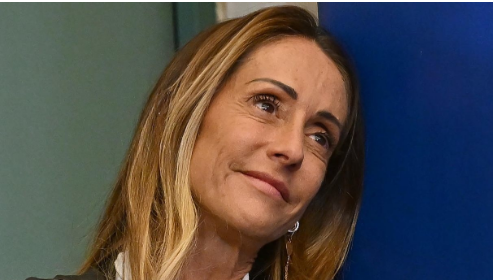UGirovago77000's tweet photo. L'informazione in Italia
Un coglione inventa una notizia (Sallusti)
Un cretino ci crede  (Donzelli)
La Meloni grida al complotto e frigna
 i Telegiornali diffondono la bufala
E i deficenti gridano alla cospirazione

mi faccio estradare in nuova Zelanda🤦‍♂️🤦‍♂️🤦‍♂️🤦‍♂️ https://t.co/cpojqGhlMH