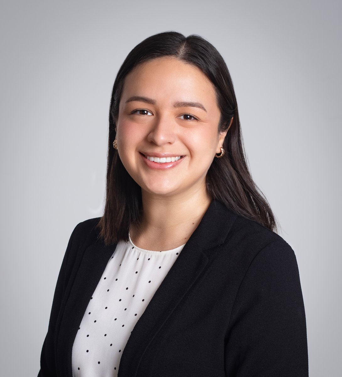 Hi #MedTwitter! 
I'm Gabriela, a Peruvian IMG thrilled to be applying for #Pediatrics 🌟🐣 this #Match2025
My interests include immigrant health, research, and #PedsGI
I love family time, visiting new countries, and basketball 🏀 
Excited to connect with applicants and programs✨