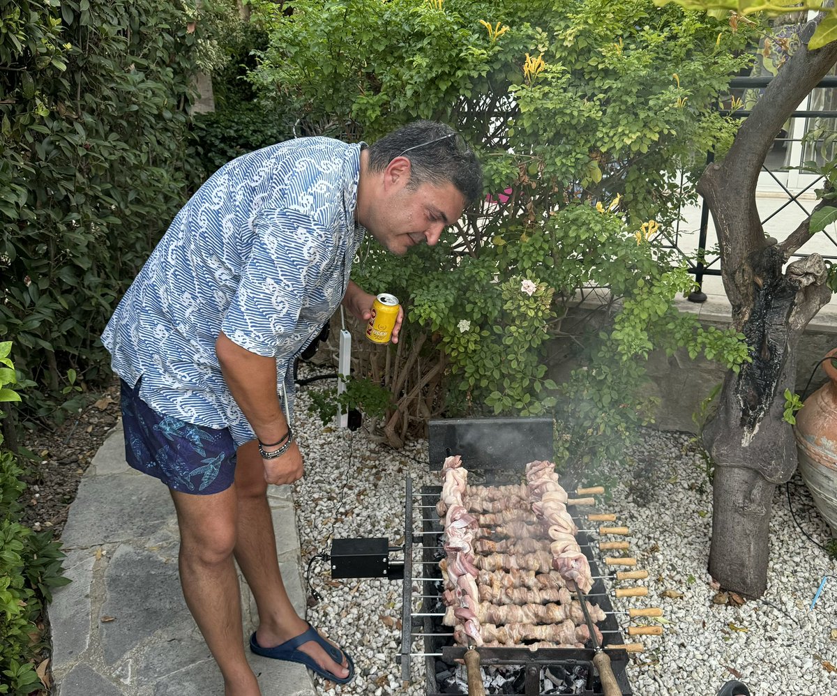 Ξέρει να ψήνει! Τέλος!
#διακοπές 
<a href="/Petrides_C/">ConstantinosPetrides</a>