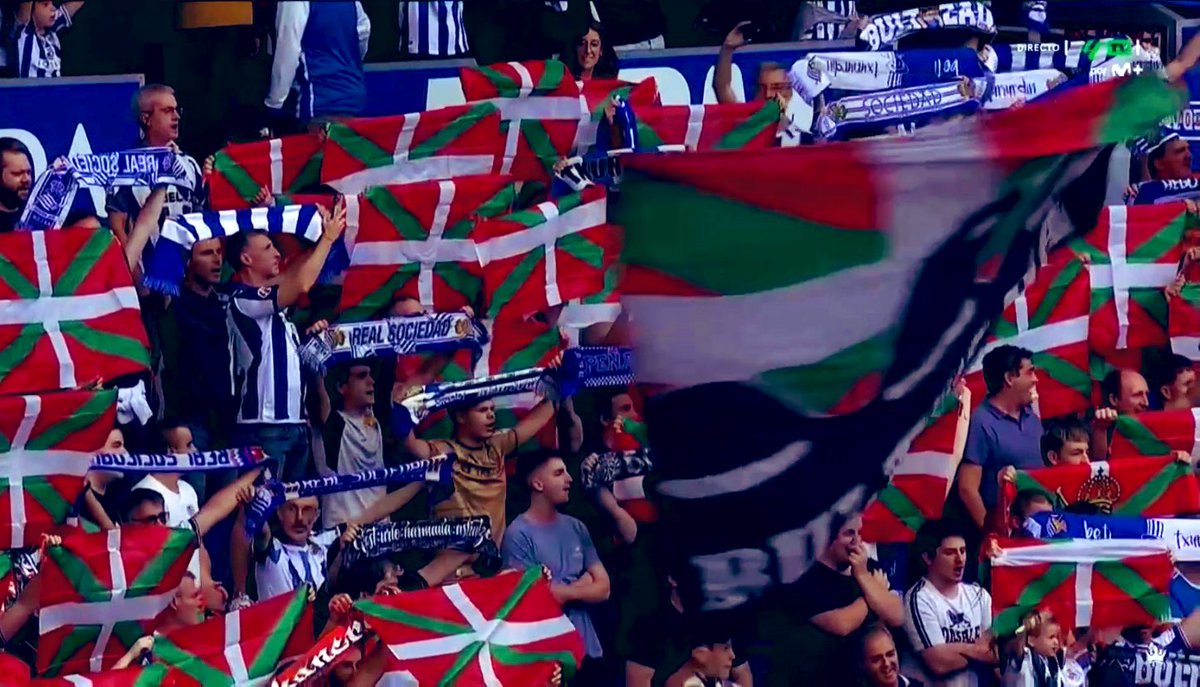 IkerOkerr's tweet photo. Gure Koloreak, Gure Ohorea 👏🏻

#realsociedad https://t.co/PwCtgRlDeP