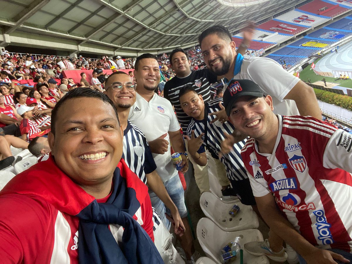 Lsaave32's tweet image. #TribuJuniorista siempre acompañando y alentando a nuestros amado @JuniorClubSA gracias a los amigos de @Koalicion1924