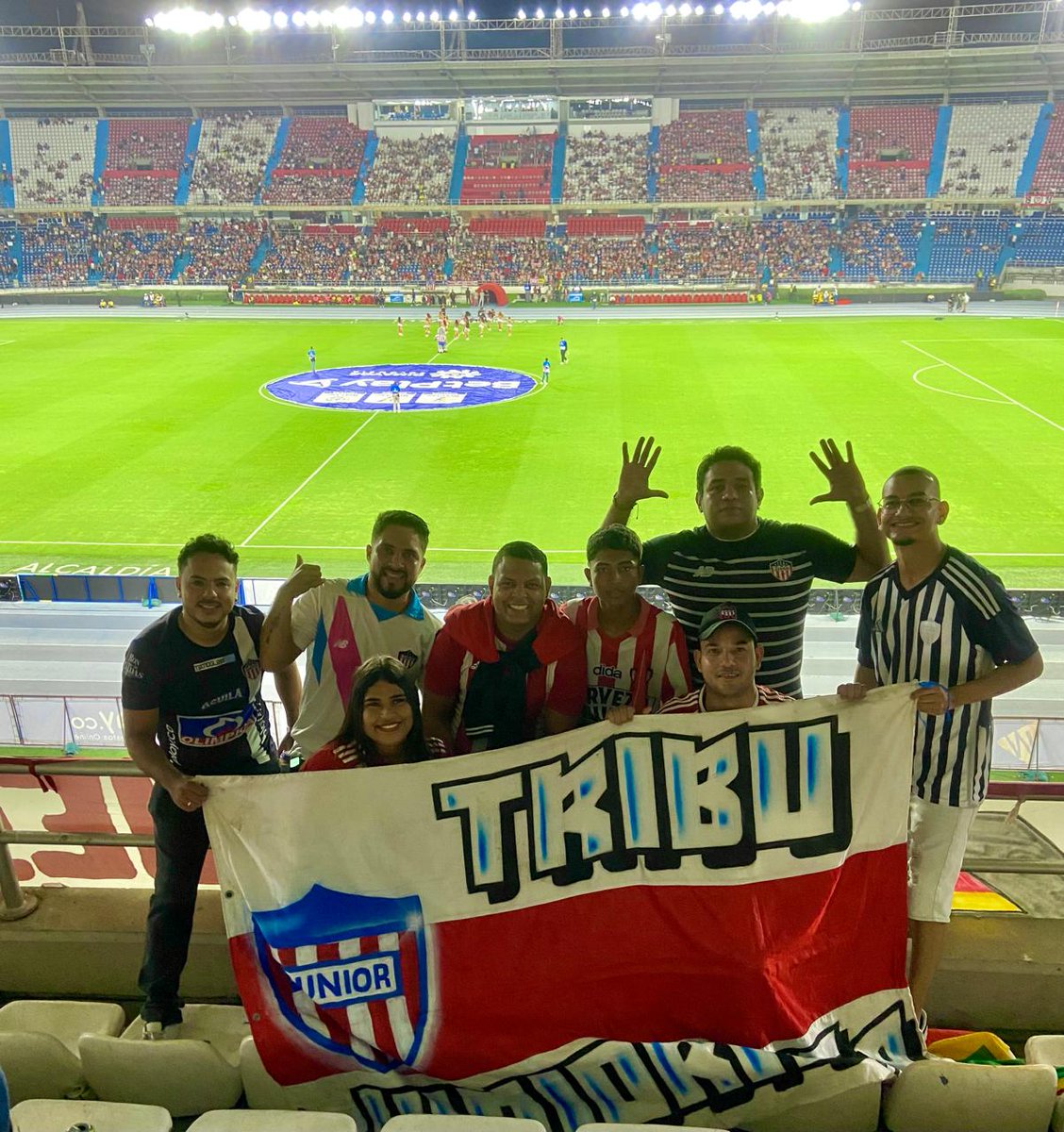 Lsaave32's tweet image. #TribuJuniorista siempre acompañando y alentando a nuestros amado @JuniorClubSA gracias a los amigos de @Koalicion1924