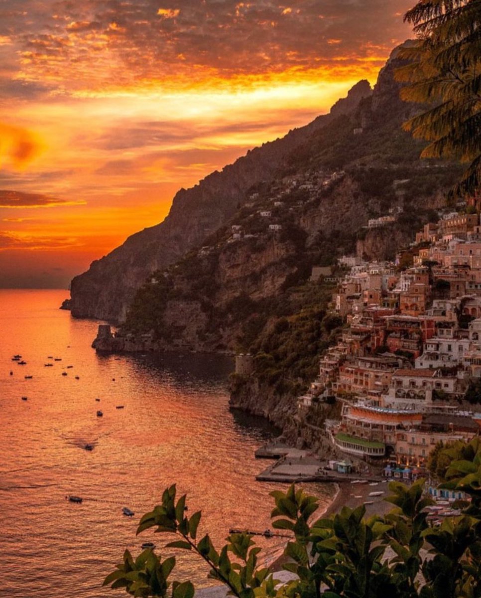 W0rld2026's tweet photo. Positano sunset, Italy https://t.co/jepUruzGKk