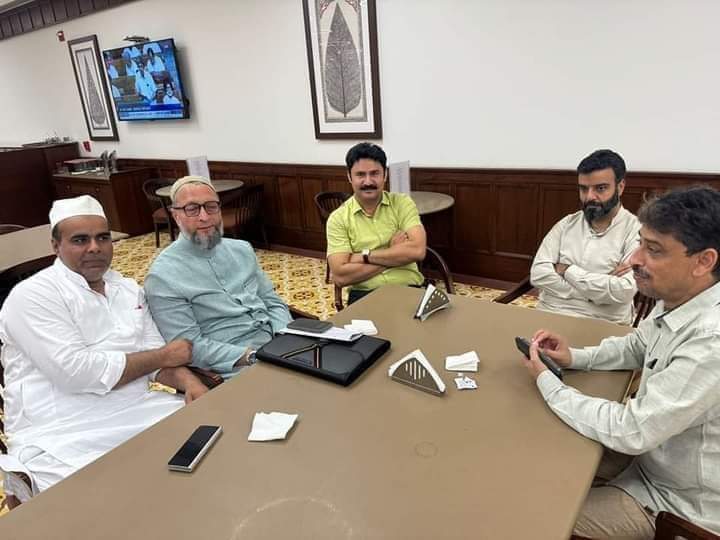 AIMIM सदरे आलम खान (@imkhan4mrj) on Twitter photo हमारे सदर <a href="/asadowaisi/">Asaduddin Owaisi</a> साहब की क़ाबिलयत के सभी कायल हैं
22 अगस्त से वक्फ बोर्ड के तअल्लुक से संसद बोर्ड की मिटिंग स्पीकर ओम बिरला की अध्यक्षता में होने जा रही इसी ताल्लुक से वक्फ बोर्ड संसदीय कमेटी में शामिल मुस्लिम सांसदों ने असदुद्दीन ओवैसी साहब से मुलाकात कर के राय मशवरा लिया। हमारे सदर <a href="/asadowaisi/">Asaduddin Owaisi</a> साहब की क़ाबिलयत के सभी कायल हैं
22 अगस्त से वक्फ बोर्ड के तअल्लुक से संसद बोर्ड की मिटिंग स्पीकर ओम बिरला की अध्यक्षता में होने जा रही इसी ताल्लुक से वक्फ बोर्ड संसदीय कमेटी में शामिल मुस्लिम सांसदों ने असदुद्दीन ओवैसी साहब से मुलाकात कर के राय मशवरा लिया।