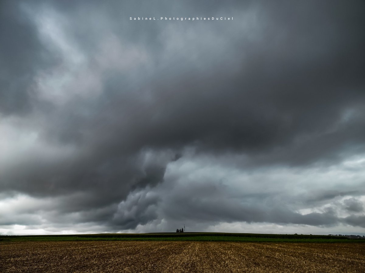 SabineL67's tweet photo. Joli passage nuageux ce matin secteur #Ittenheim 
C'est ce qu'on appelle être au bon endroit au bon moment même si toutefois un tuba ou une probable tornade se serait produit sous cette cellule un peu plus tôt secteur #Stotzheim, #Epfig !! 🌪️

#Alsace #BasRhin #Météo #Météo67 https://t.co/gKqmiVrzVc