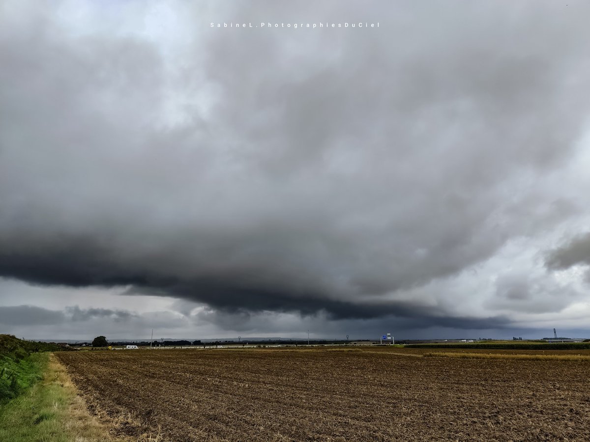 SabineL67's tweet photo. Joli passage nuageux ce matin secteur #Ittenheim 
C'est ce qu'on appelle être au bon endroit au bon moment même si toutefois un tuba ou une probable tornade se serait produit sous cette cellule un peu plus tôt secteur #Stotzheim, #Epfig !! 🌪️

#Alsace #BasRhin #Météo #Météo67 https://t.co/gKqmiVrzVc