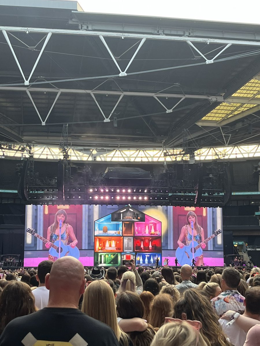 amy james. tweet media